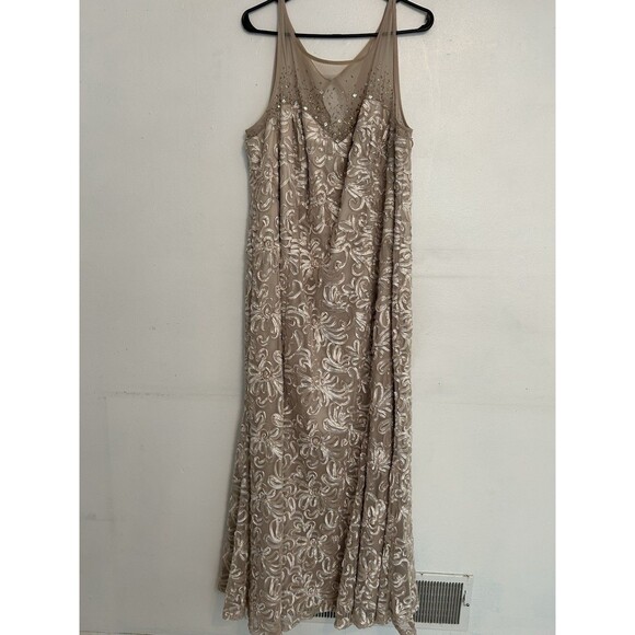 NWT Ignite Evening Beaded Mesh Sleeveless Gown Size 24w Embellished Long Dress - Picture 1 of 9